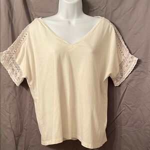 Lauren Ralph Lauren Cream V-Neck Top with lace details. Size XL